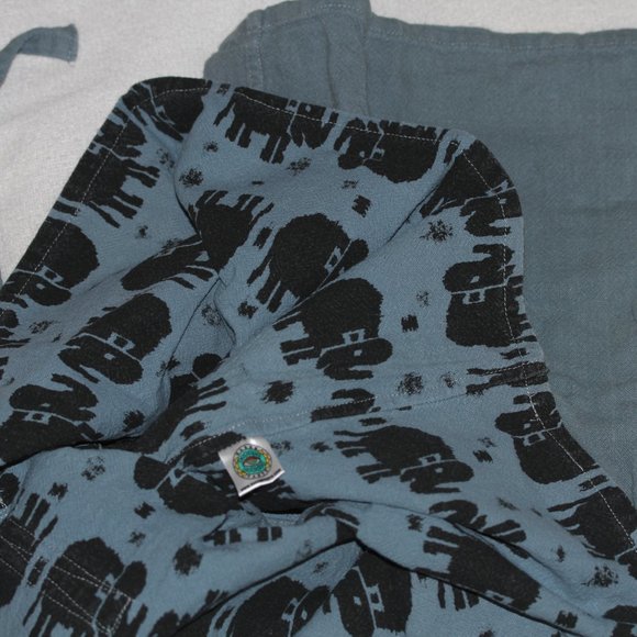 Women's Cropped Fisherman Pants with Elephants - Picture 2 of 5